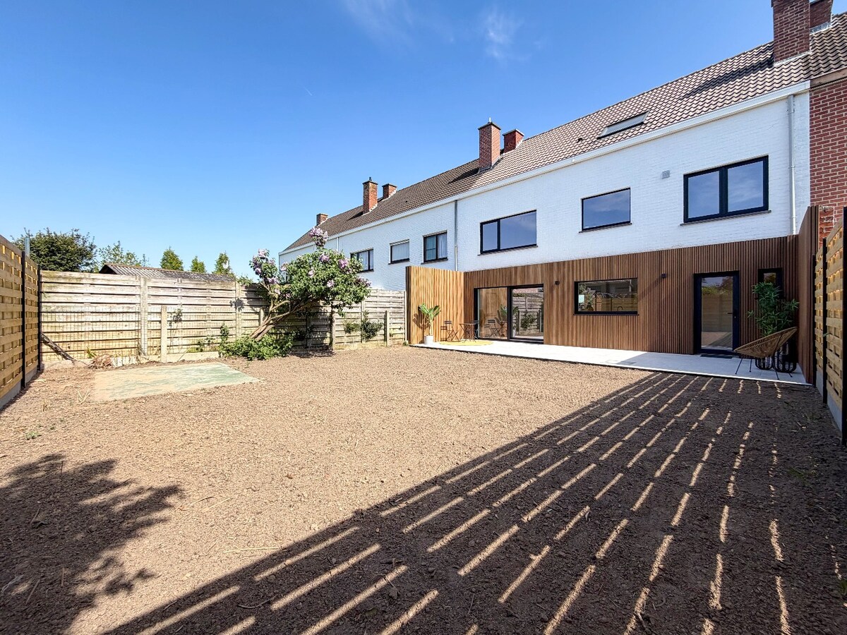 ABSOLUTE TOPPER !!!  Ontdek nu dit prachtige vernieuwde pand gelegen te Kortrijk/Heule ! *** NONO INSPIRED *** 