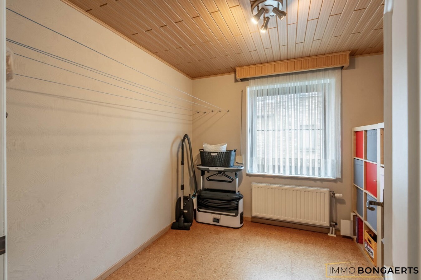 Ruim appartement met 3 slaapkamers en garage. 