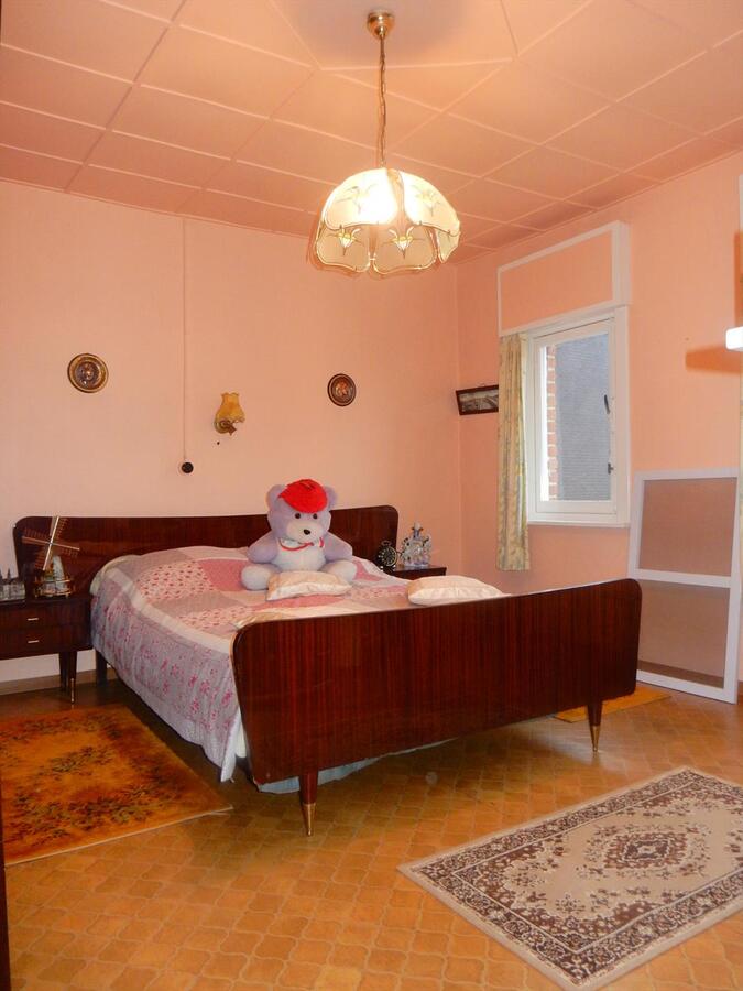 Op te frissen woning met 3 slaapkamers 