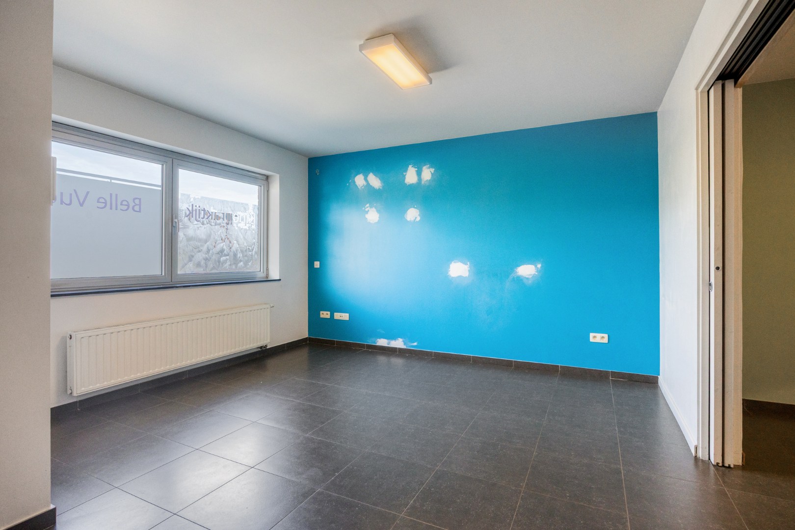 Super gelegen handelspand met buitenruimte in Kessel-Lo 