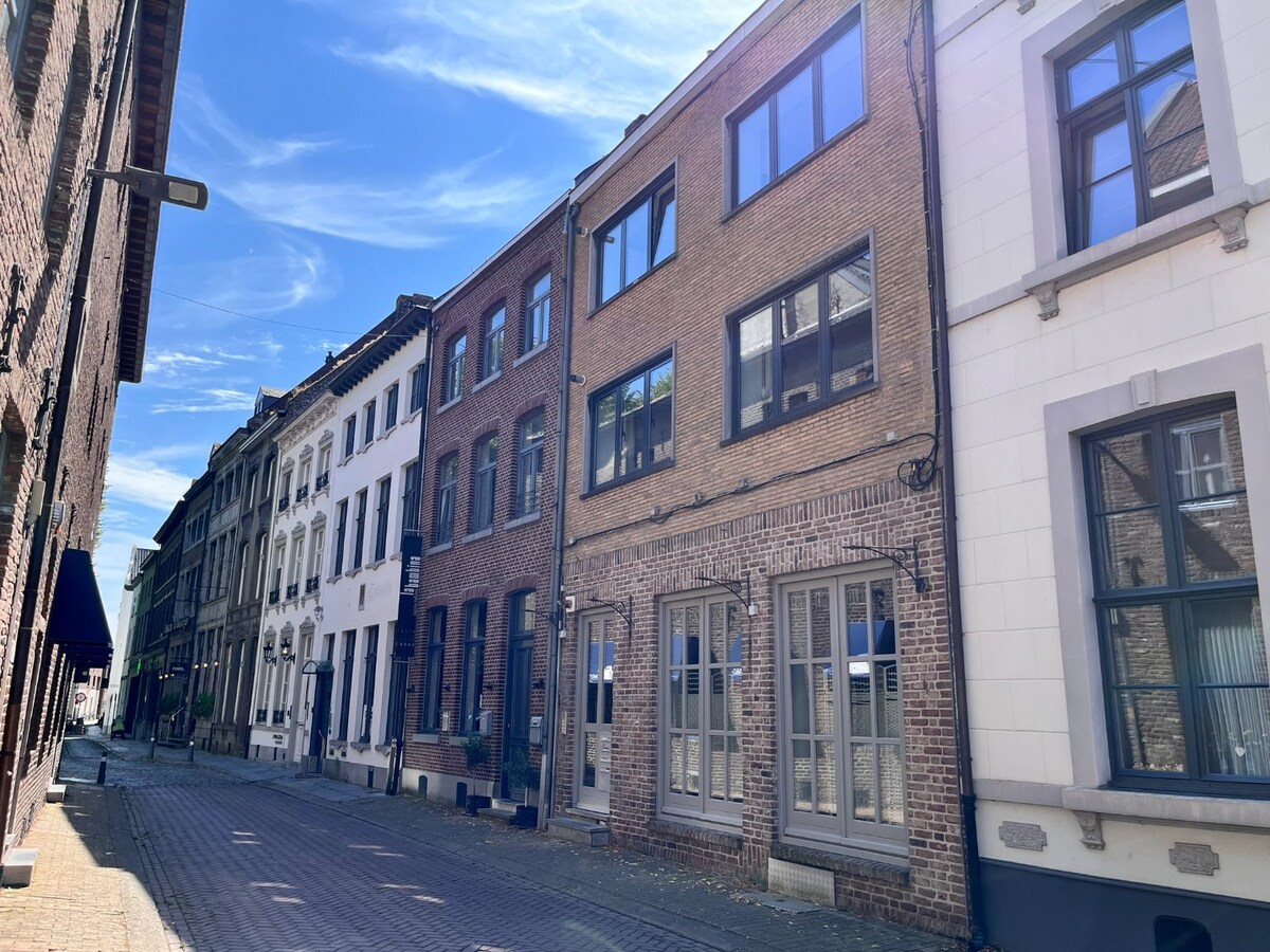Te koop - Gebouw - Maaseik
