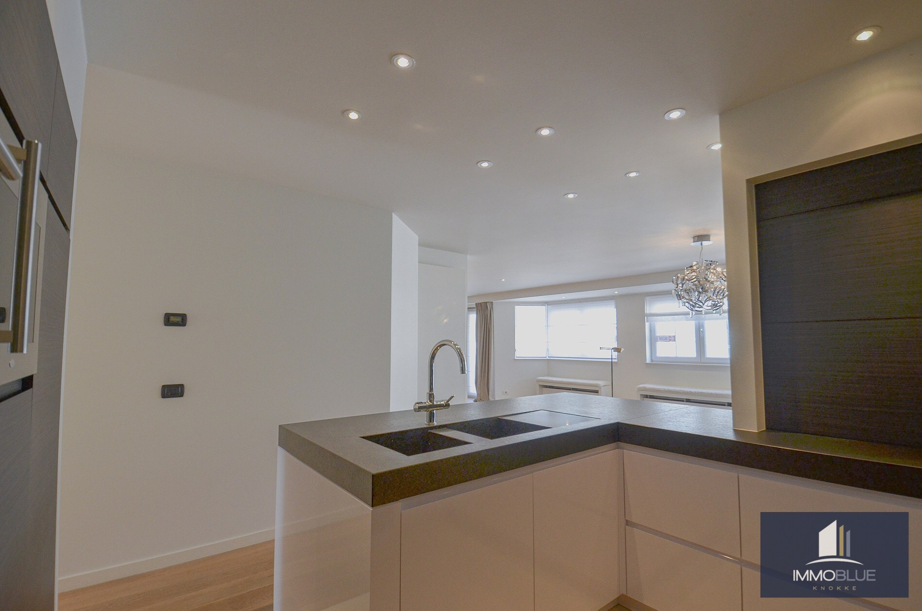 Topaanbieding – Uitzonderlijk ruim appartement gelegen in een stijlvolle residentie. 