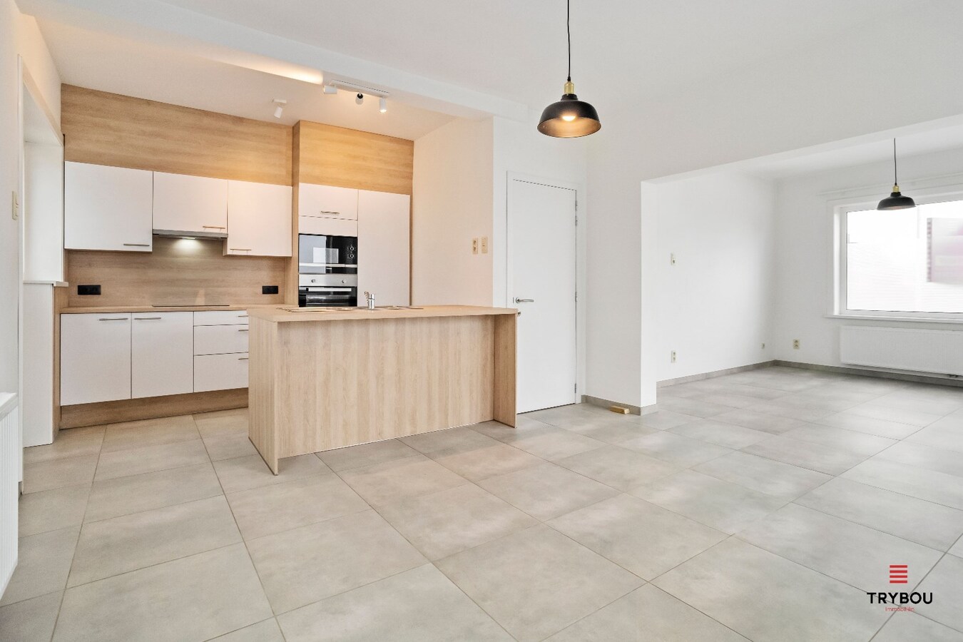 Gerenoveerde alleenstaande woning met 3 slaapkamers op perceel van 562m² 