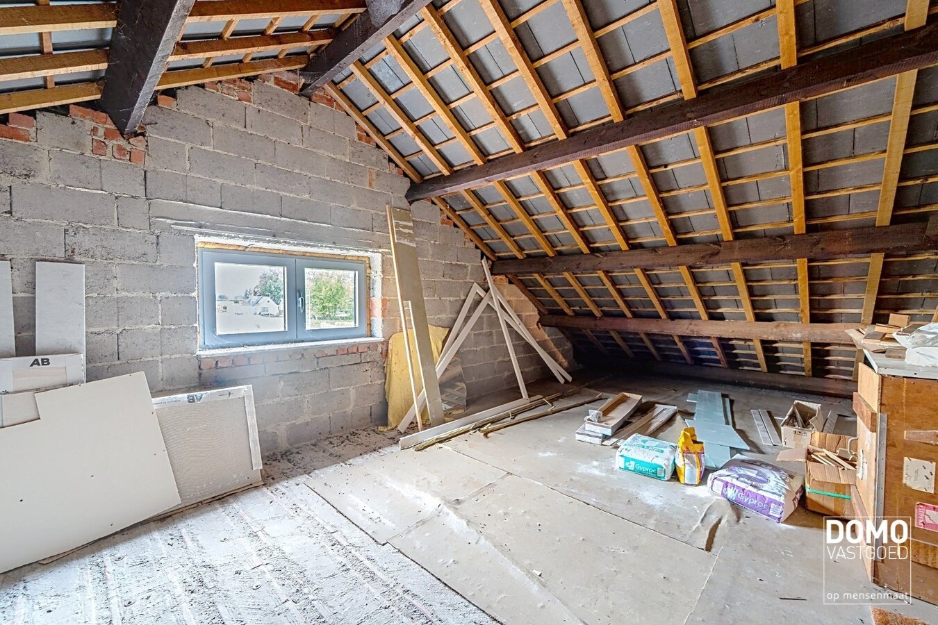 Ruime woning met weiland te koop te Alken 