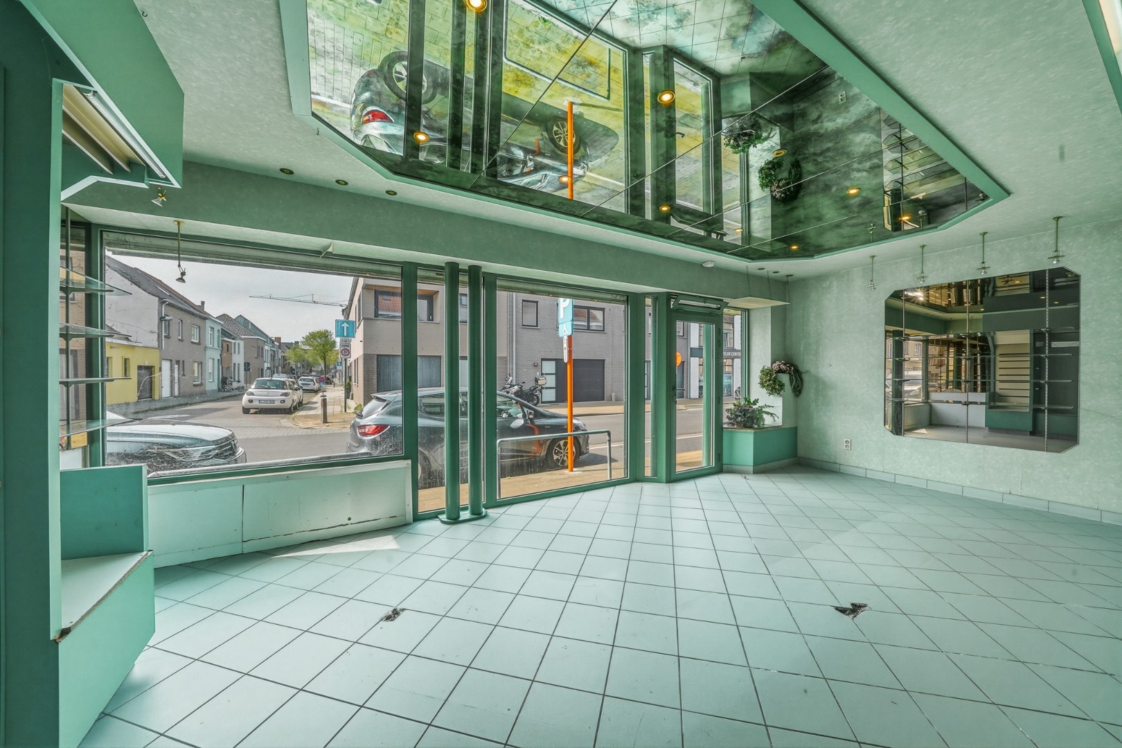 Ruime handelswoning met potentieel te Bredene 