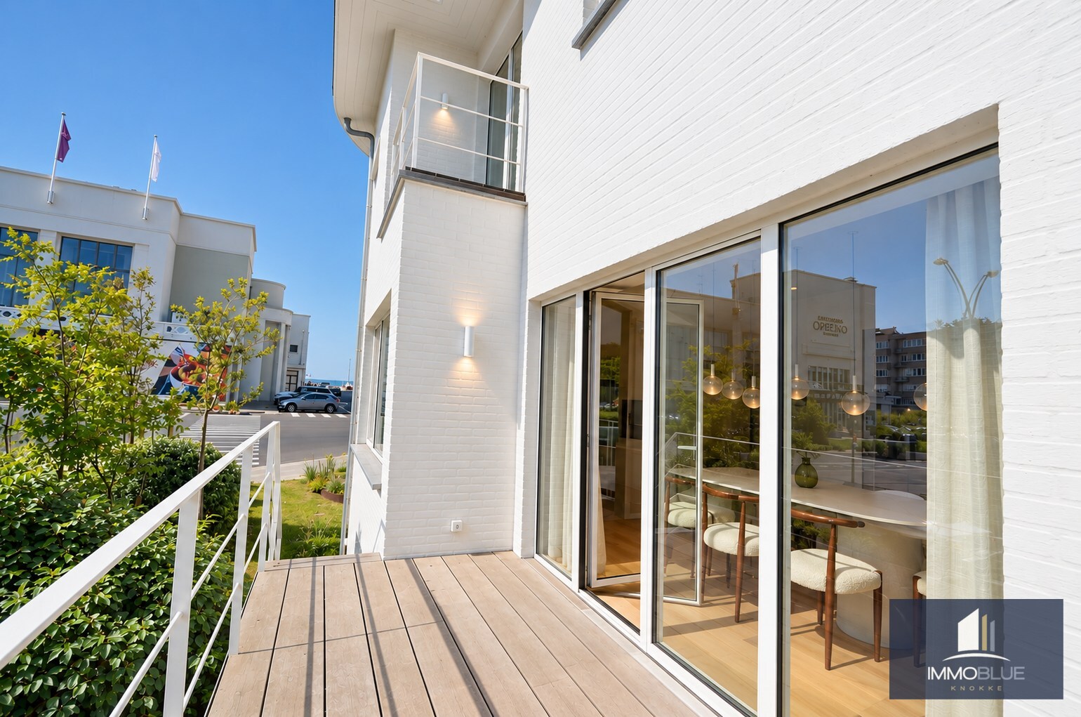 Offre exceptionnelle : Villa entièrement rénovée avec vue frontale sur la mer. 