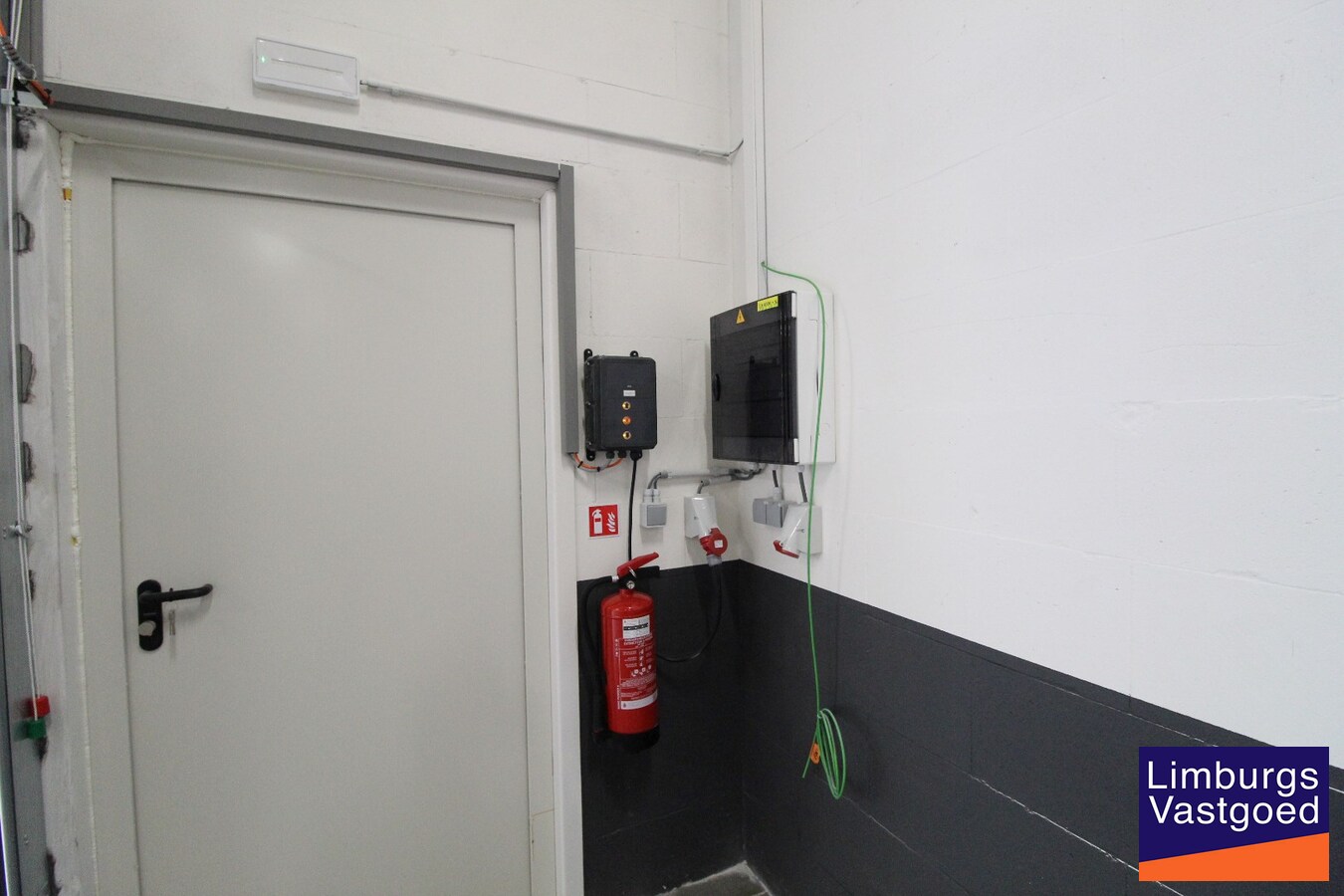 SLAKWEIDESTR. - KMO UNIT 15 - 141 m² - sectionaal poort - nabij E-314 