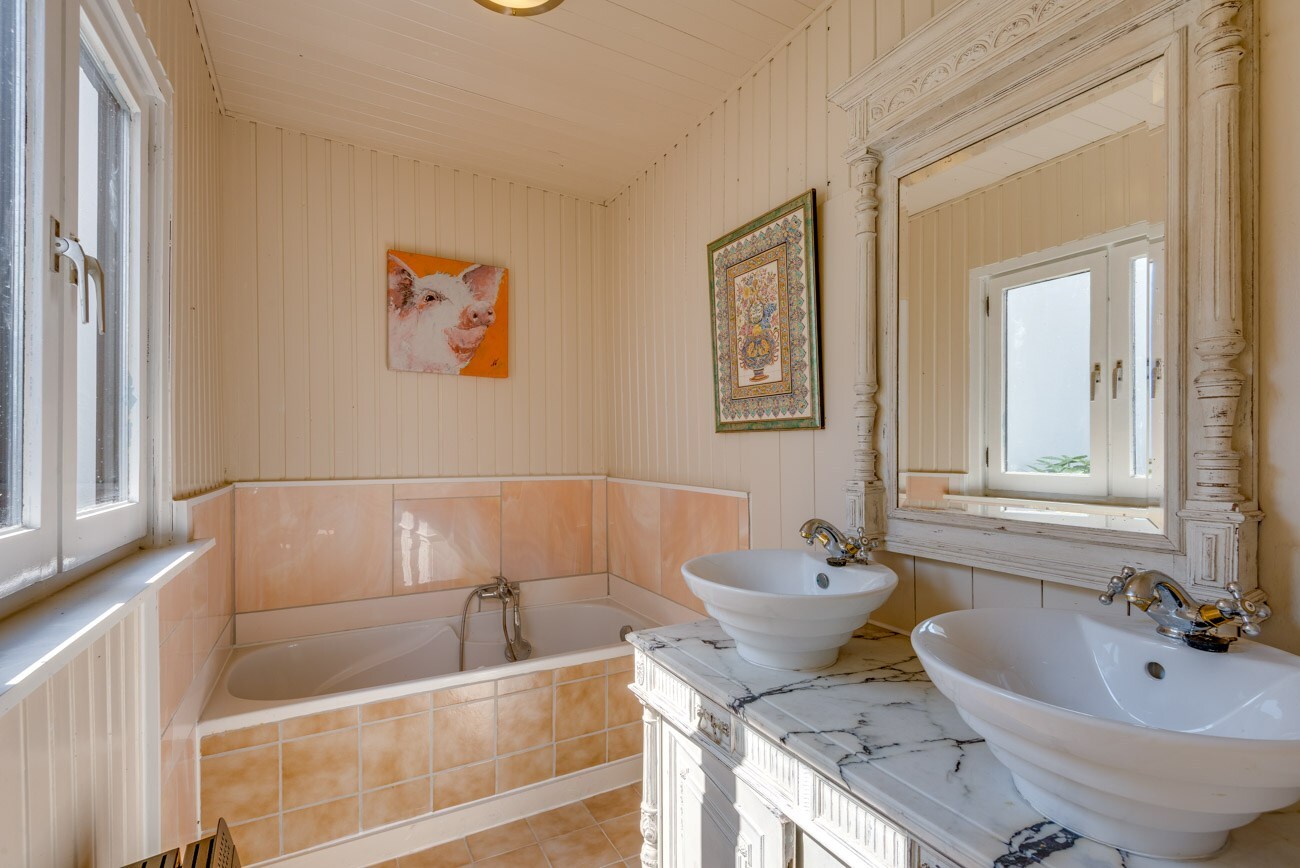 Karaktervolle herenwoning in Belle-Epoquestijl vlakbij zee en strand te Heist. 