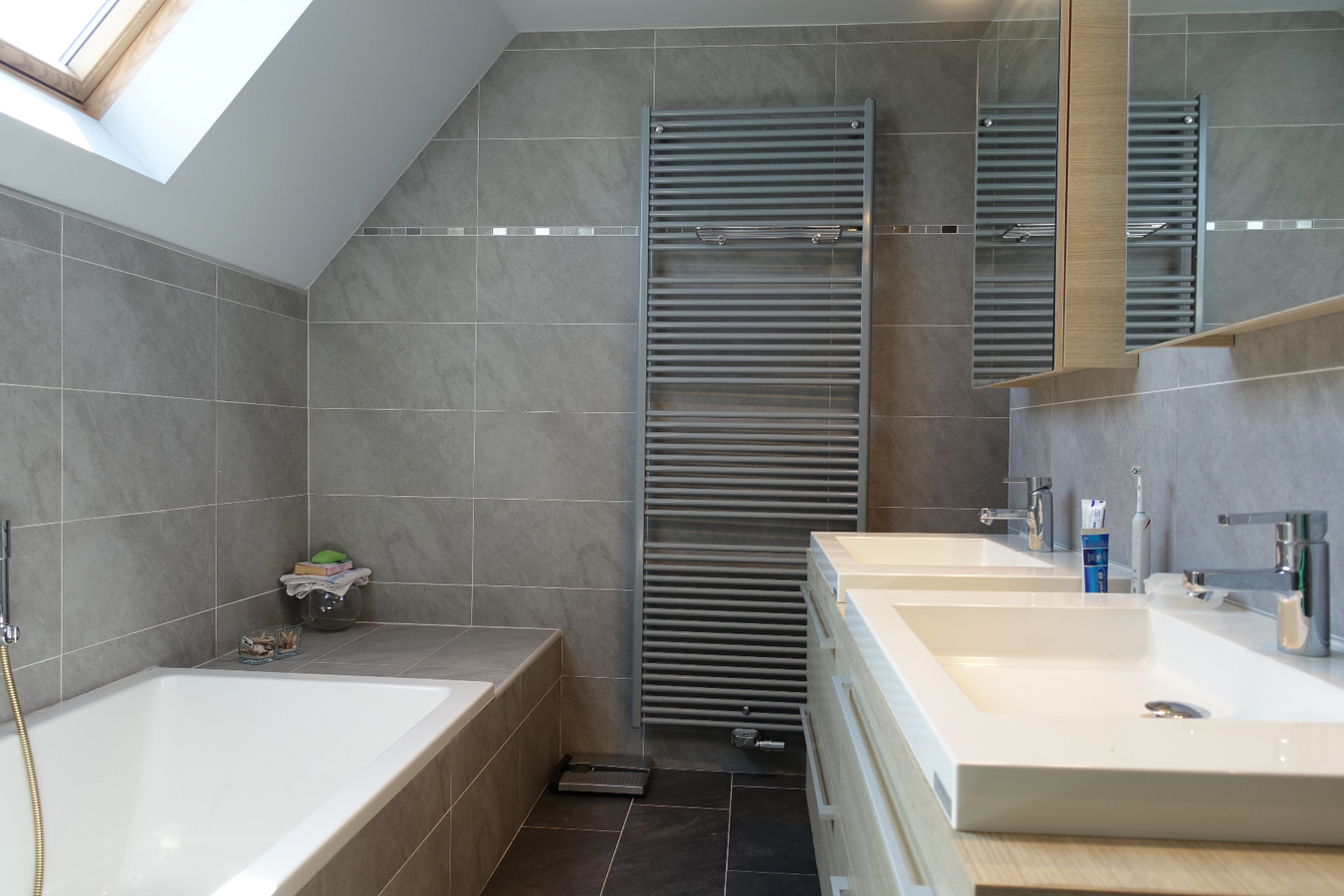 Prachtige recente villa met zwembad en prachtig aangelegde tuin 