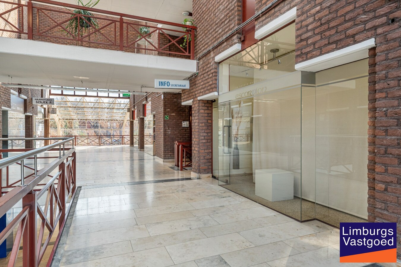 Commercieel uitstekend gelegen handelspand, 90m² 