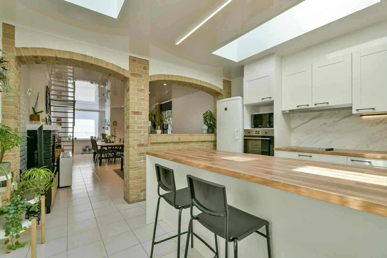 Gerenoveerde rijwoning met 3 slaapkamers en tuin te Roeselare 