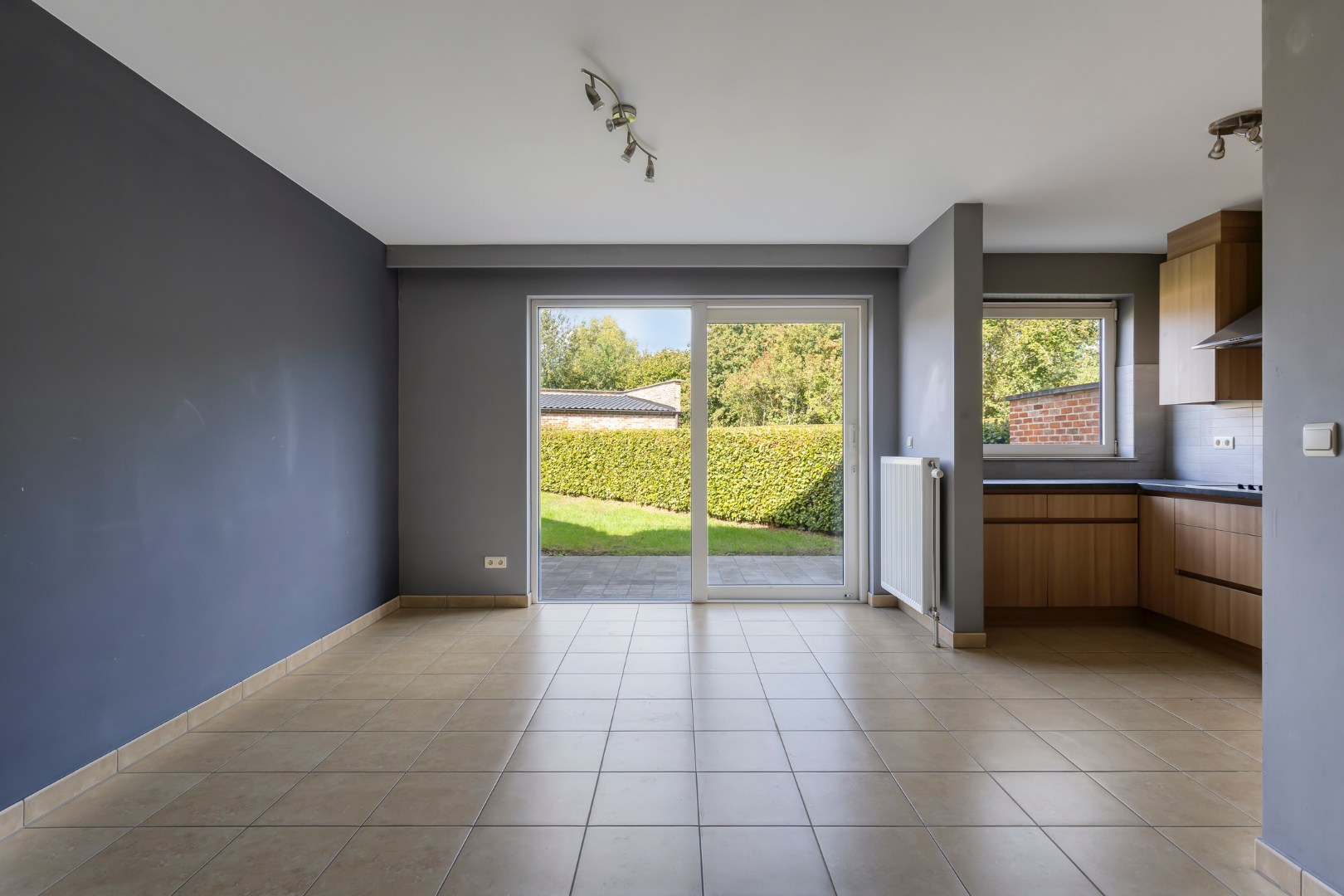 Instapklaar gelijkvloers appartement met tuin in het centrum van Geel 
