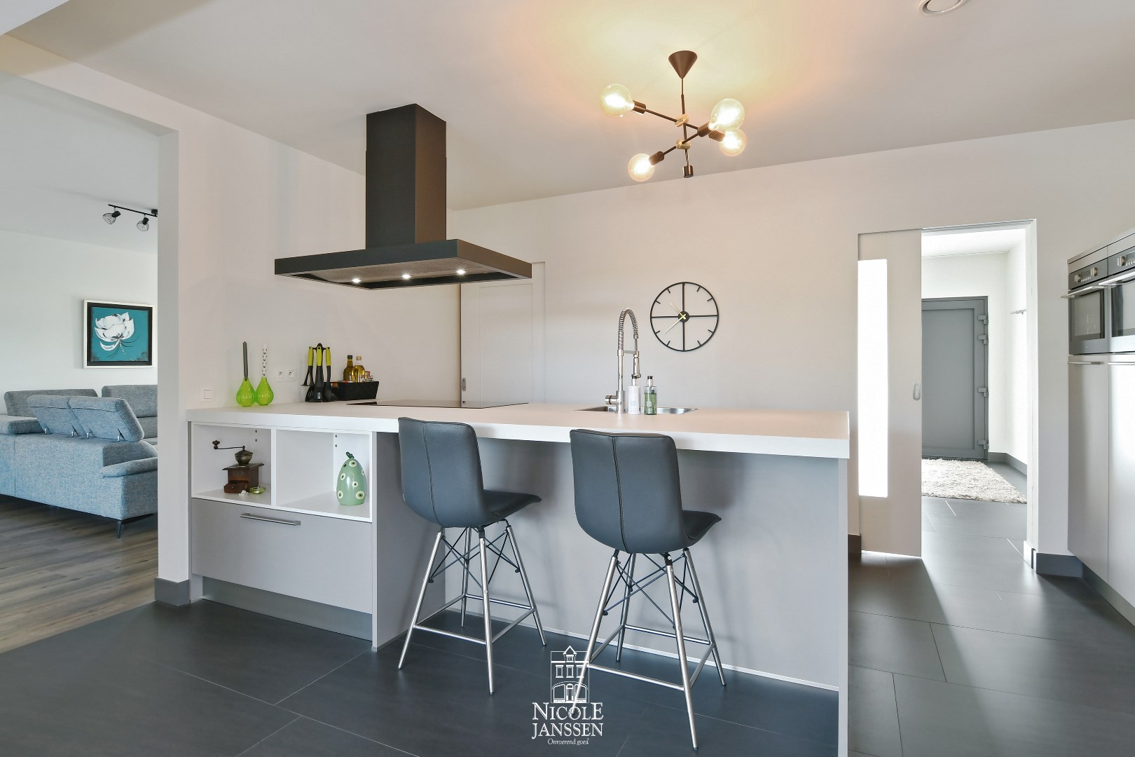 De keuken is praktisch ingericht en voorzien van het nodige comfort 