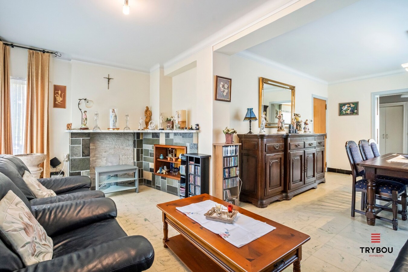 Centraal gelegen, halfopen woning met loods op perceel van 625m² 