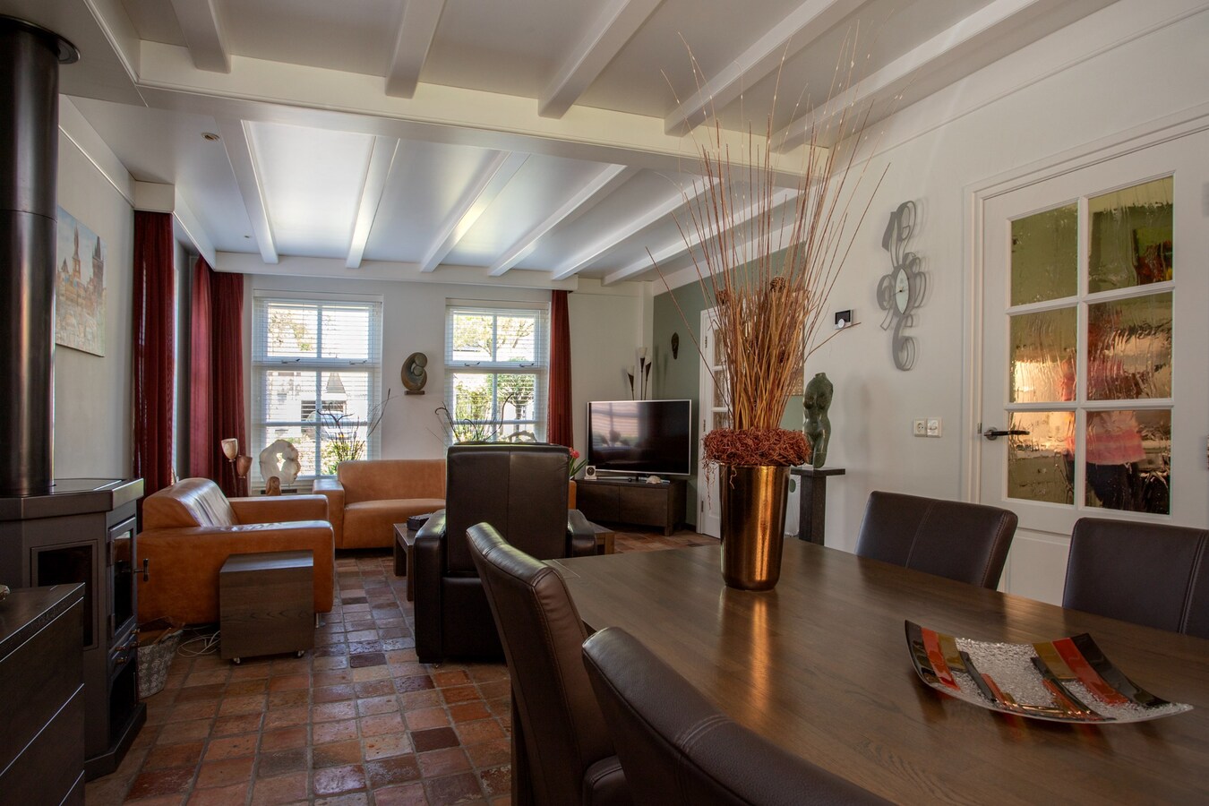 Royale vrijstaande woning gelegen op een perceel van 671 m2 met de tuin op het zuiden! 