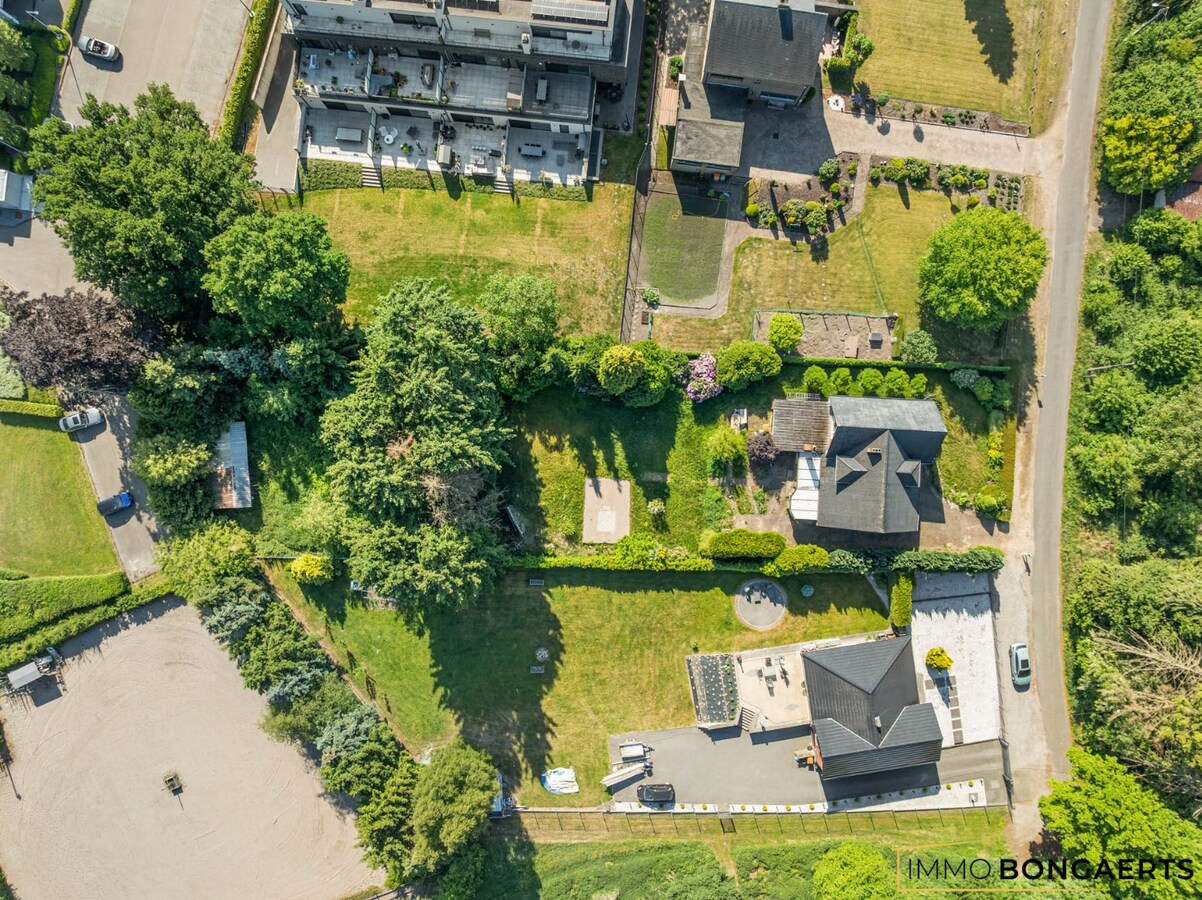 Rustig gelegen woning op een groot perceel 