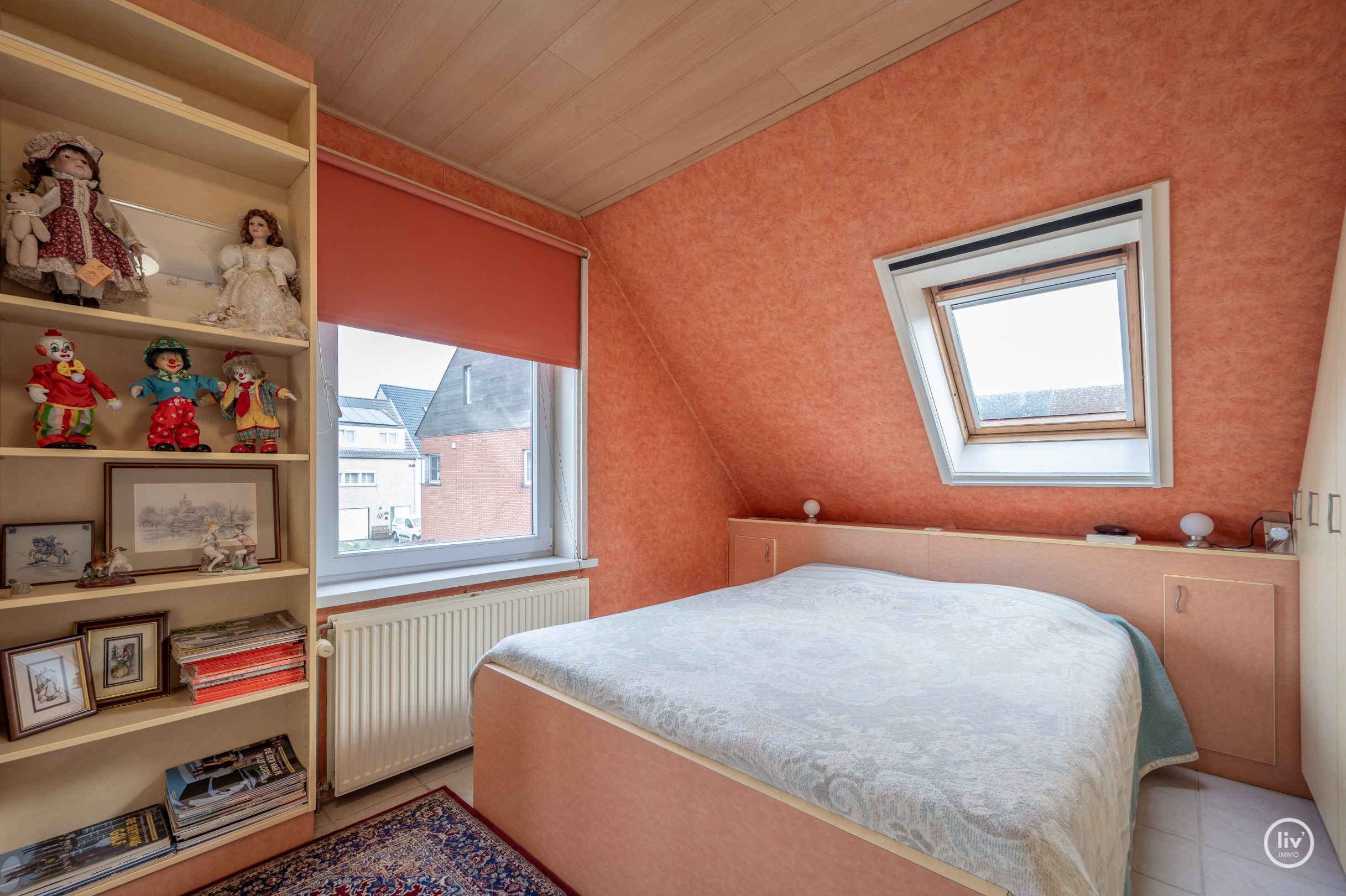 Ruime woning met 4 slaapkamers gelegen in centrum Knokke vlakbij Duinenwater. 