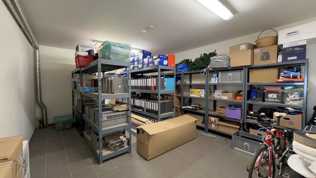 Showroom met magazijn te huur aan het Handelsdok in Gent