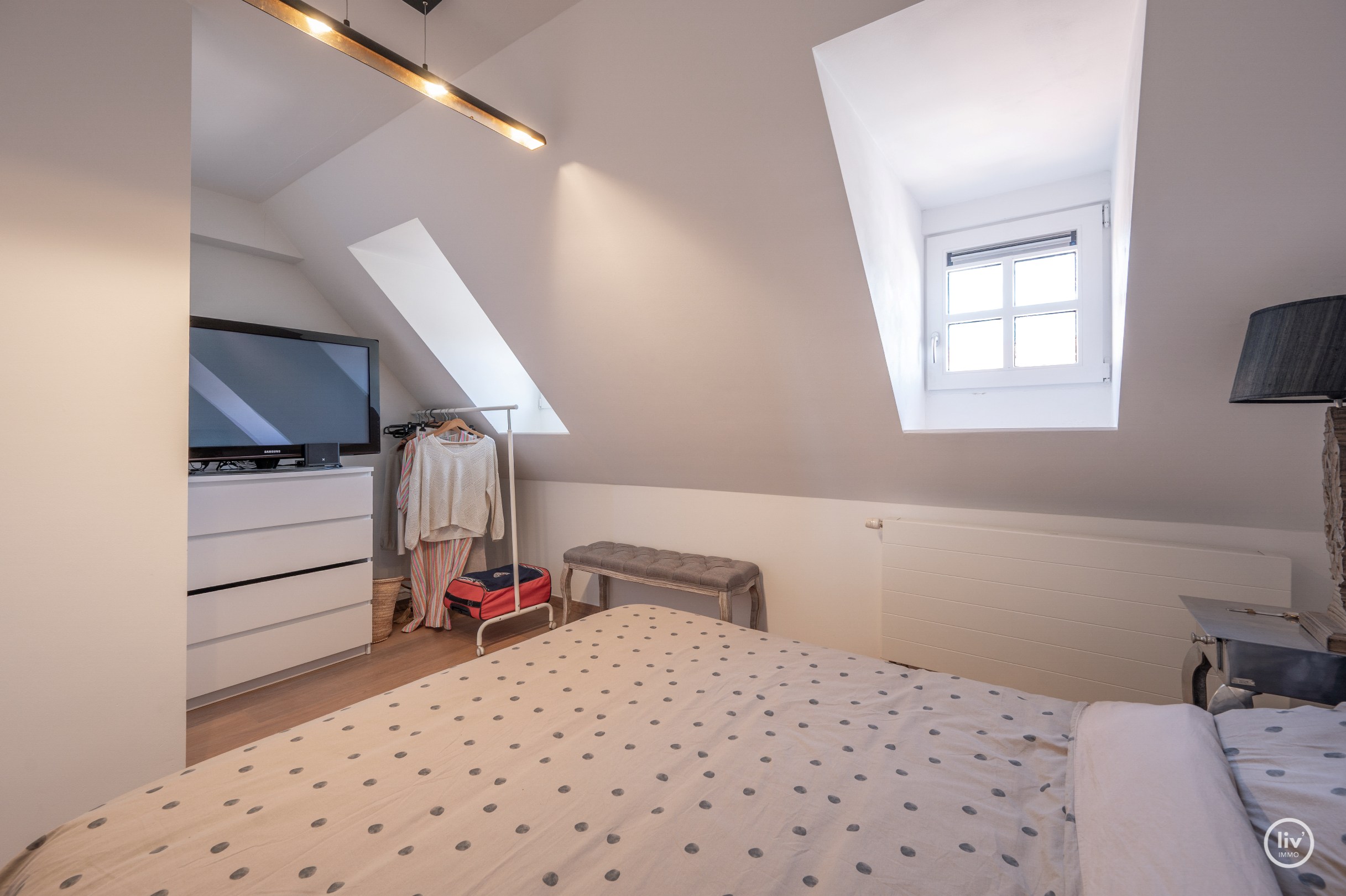 Superbe appartement en duplex de charme dans un emplacement de premier choix sur l'avenue Bayaux à Knokke. 