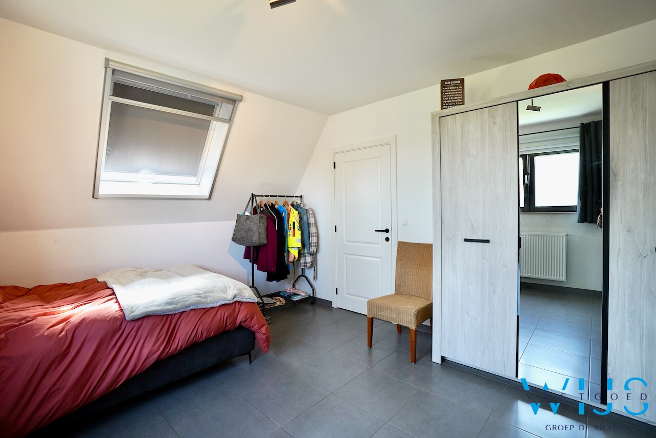 Prachtige duplex met garage in het rustige landelijke OOSTEEKLO ! 