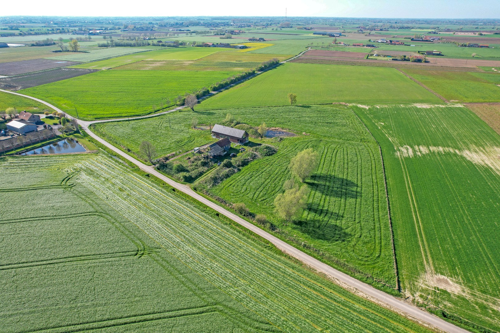 Unieke casco woning op 2ha grond. 