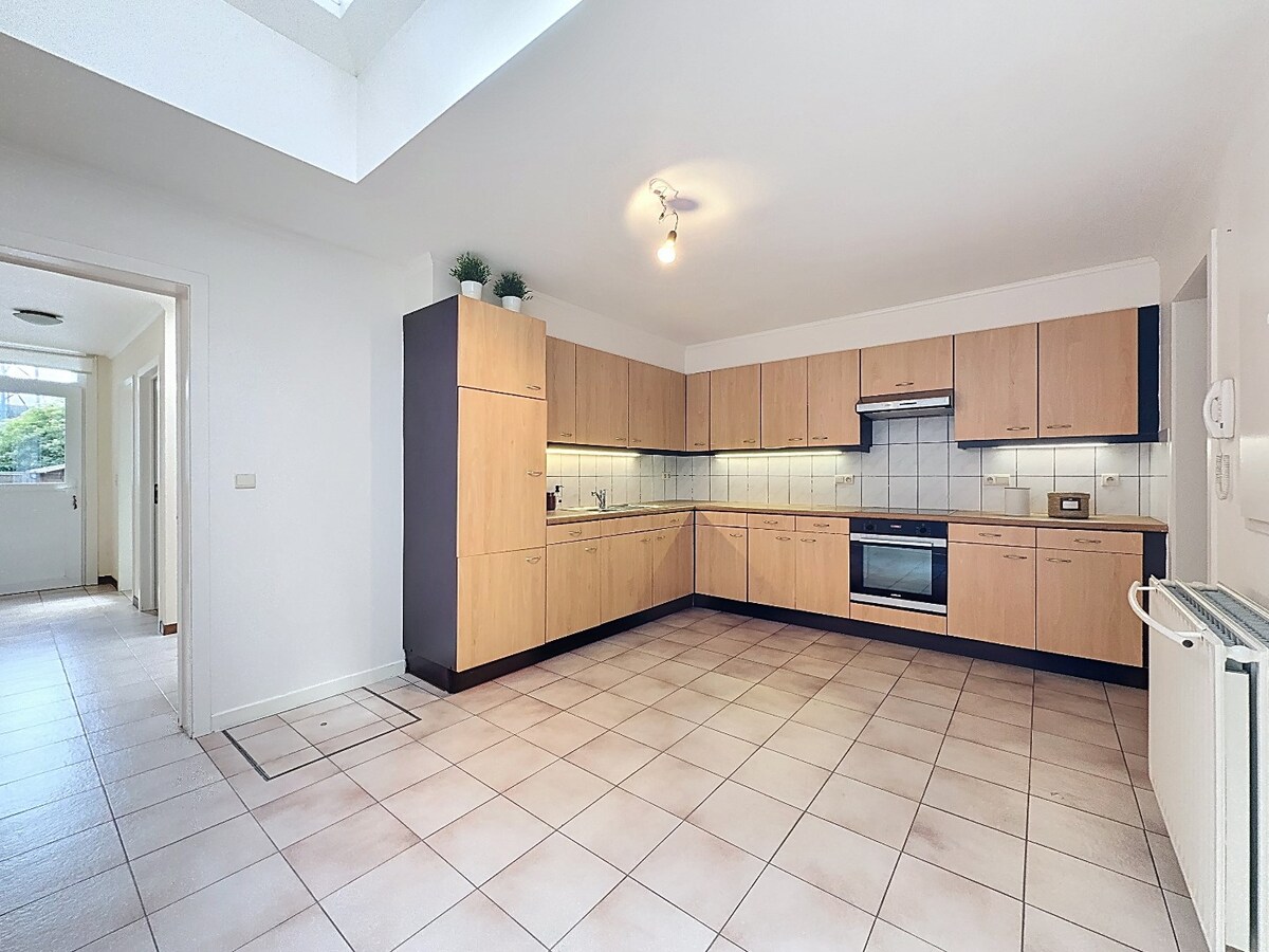 Ruime, instapklare woning met tuin te centrum Zottegem 