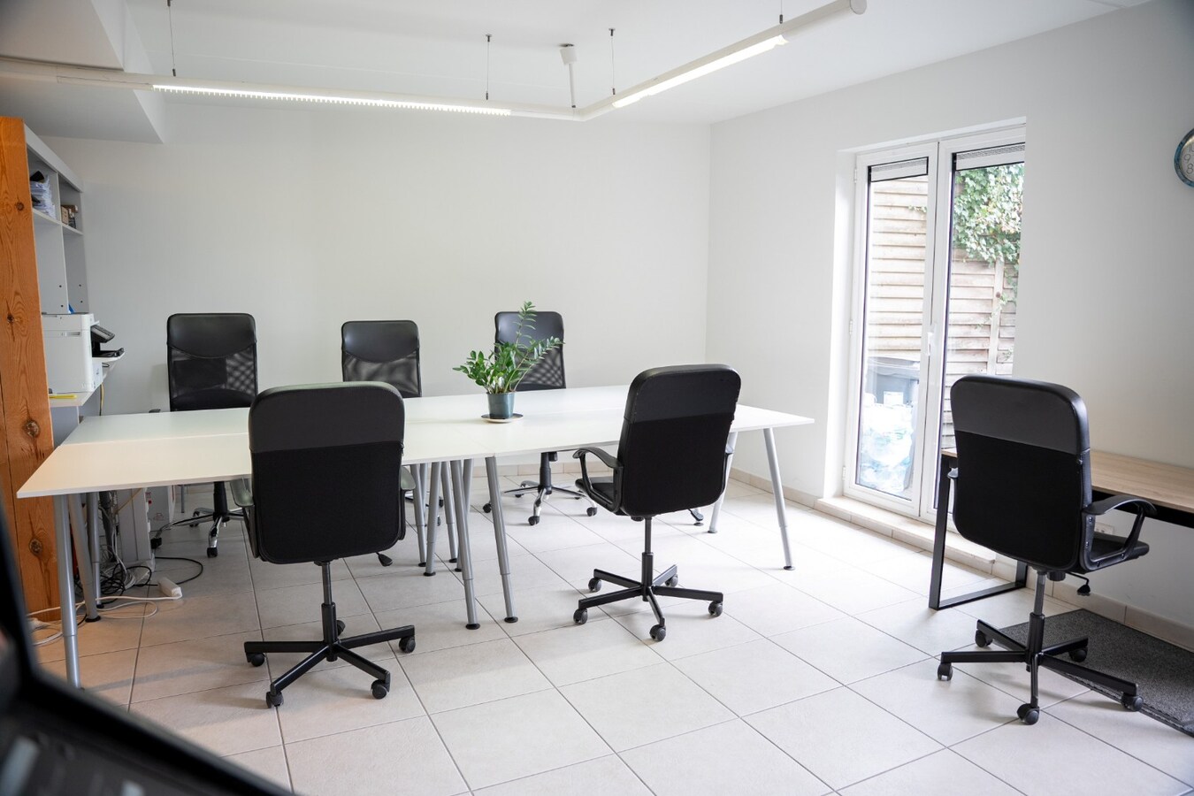 Instapklare handelsruimte met commerciële topligging in het hart van Geel 