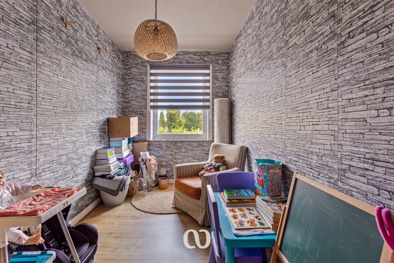 Op te knappen woning met 3 slaapkamer, oprit en garage op toplocatie 