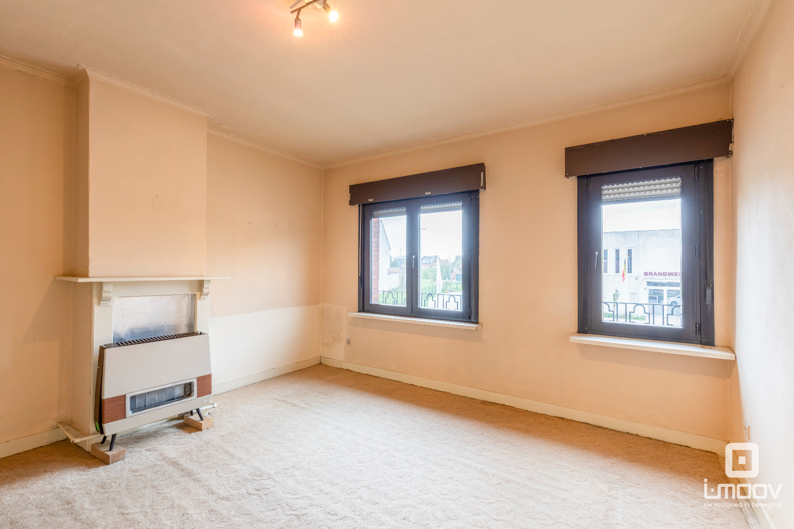 Ruime eigendom gemengd gebruik met 4 slaapkamers 