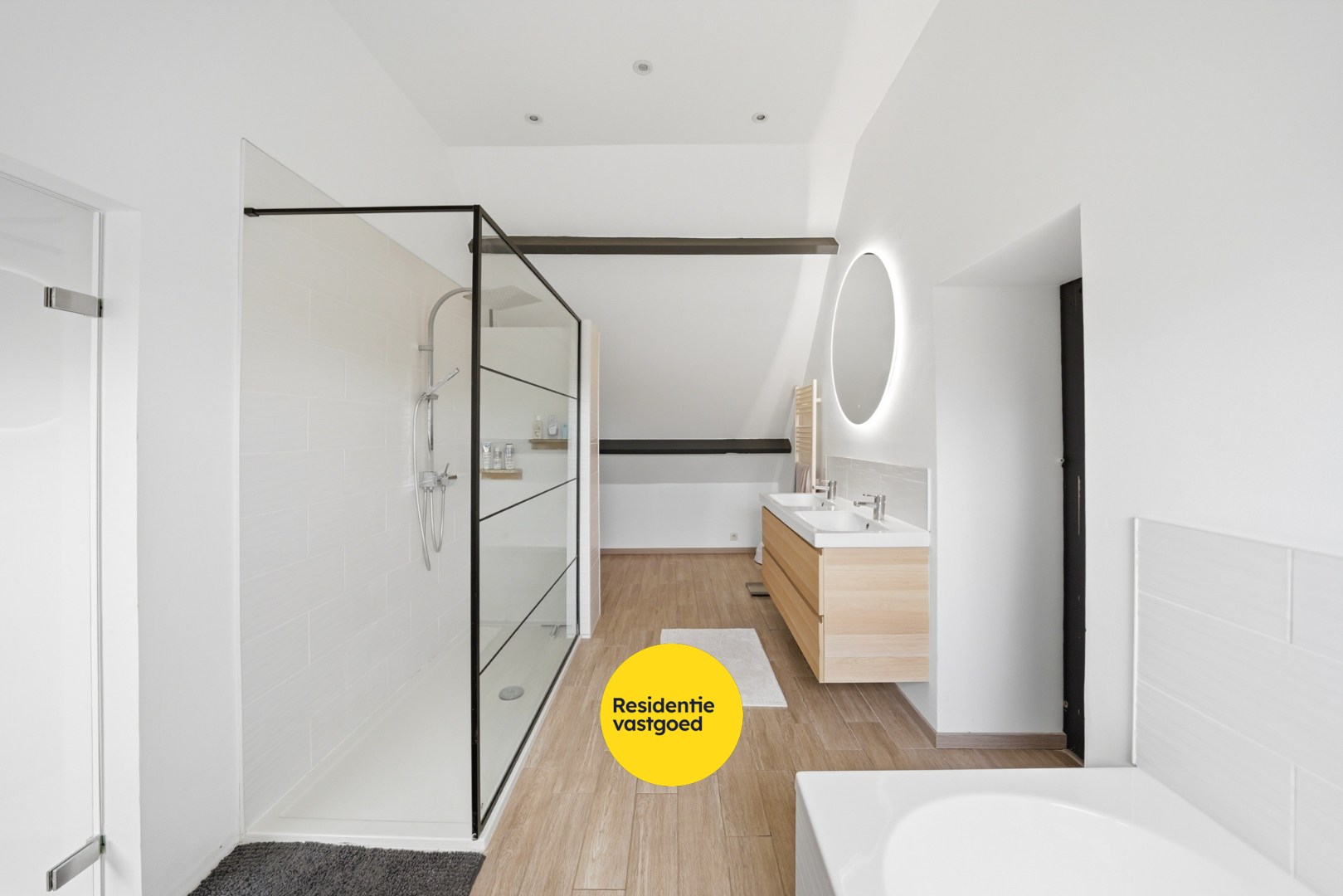 Karaktervolle halfopen bebouwing met multifunctioneel bijgebouw  in Westkerke 