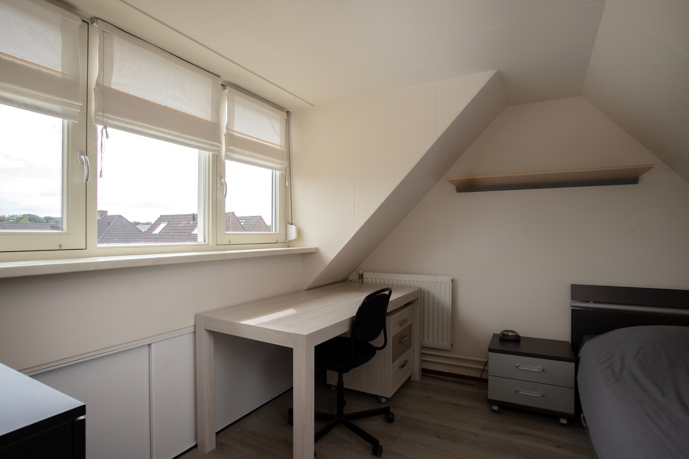 Royale gemoderniseerde gezinswoning met grote woonkamer, open keuken en vijf slaapkamers in hartje Middelbeers 