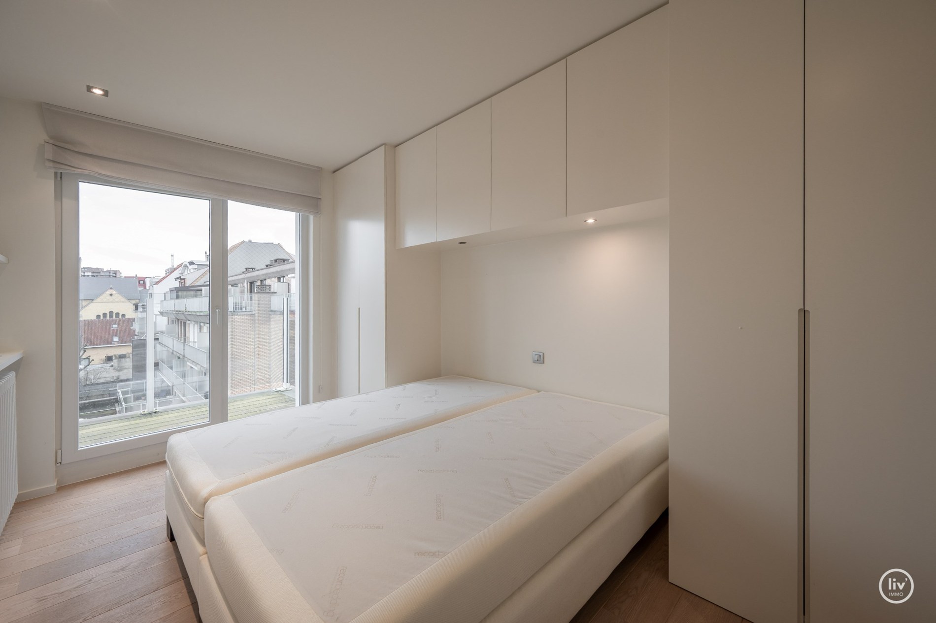 Penthouse ensoleillé avec de grandes terrasses dans un emplacement de premier choix près de l'avenue Dumortier et de l'avenue Lippens 🌟 