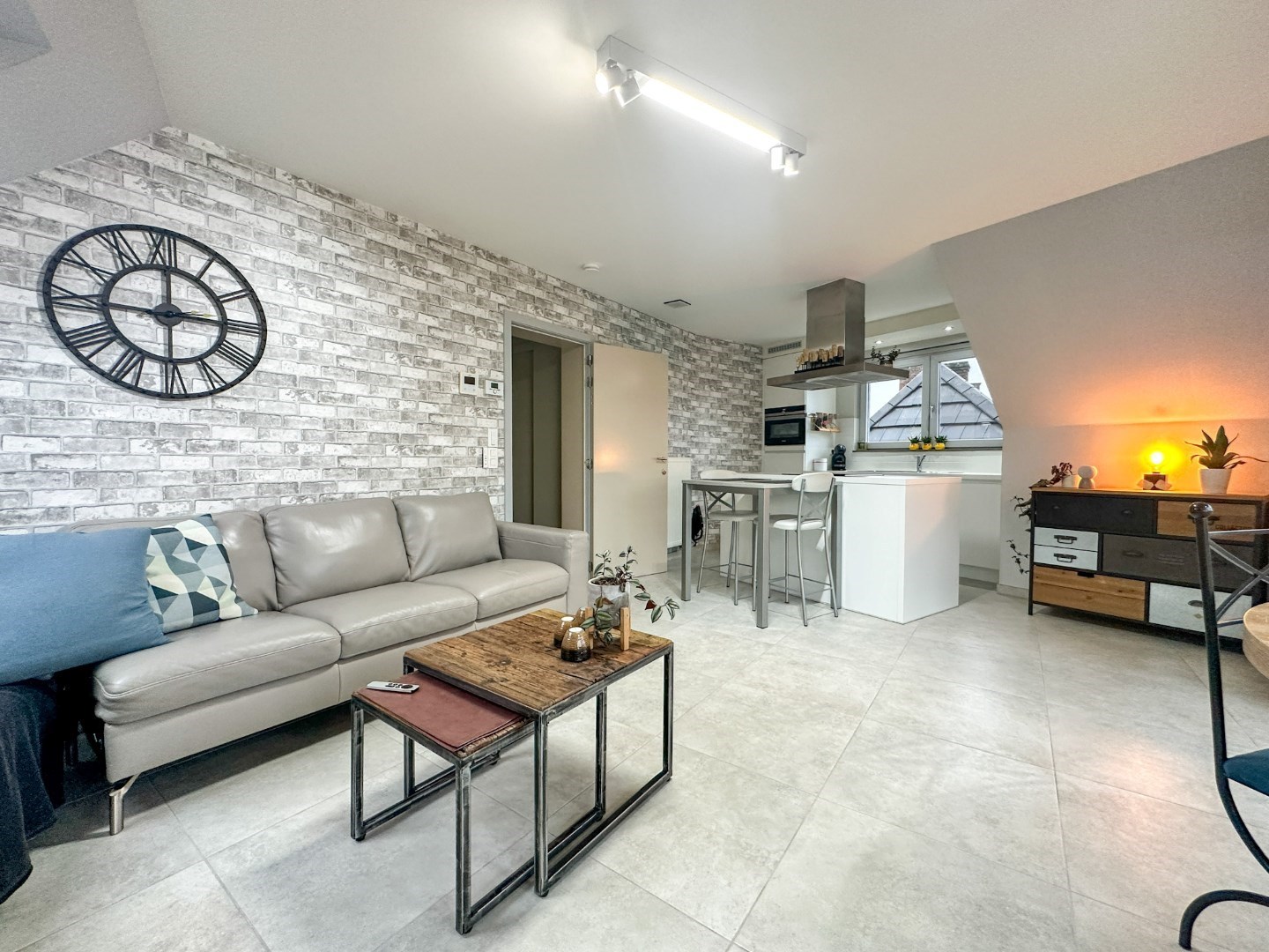 Instapklaar 2-skp appartement met zalig zonneterras, Torhout 