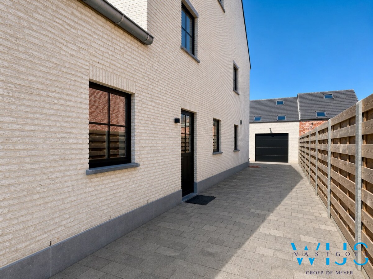 Recente alleenstaande woning (2023) te ASSENEDE 