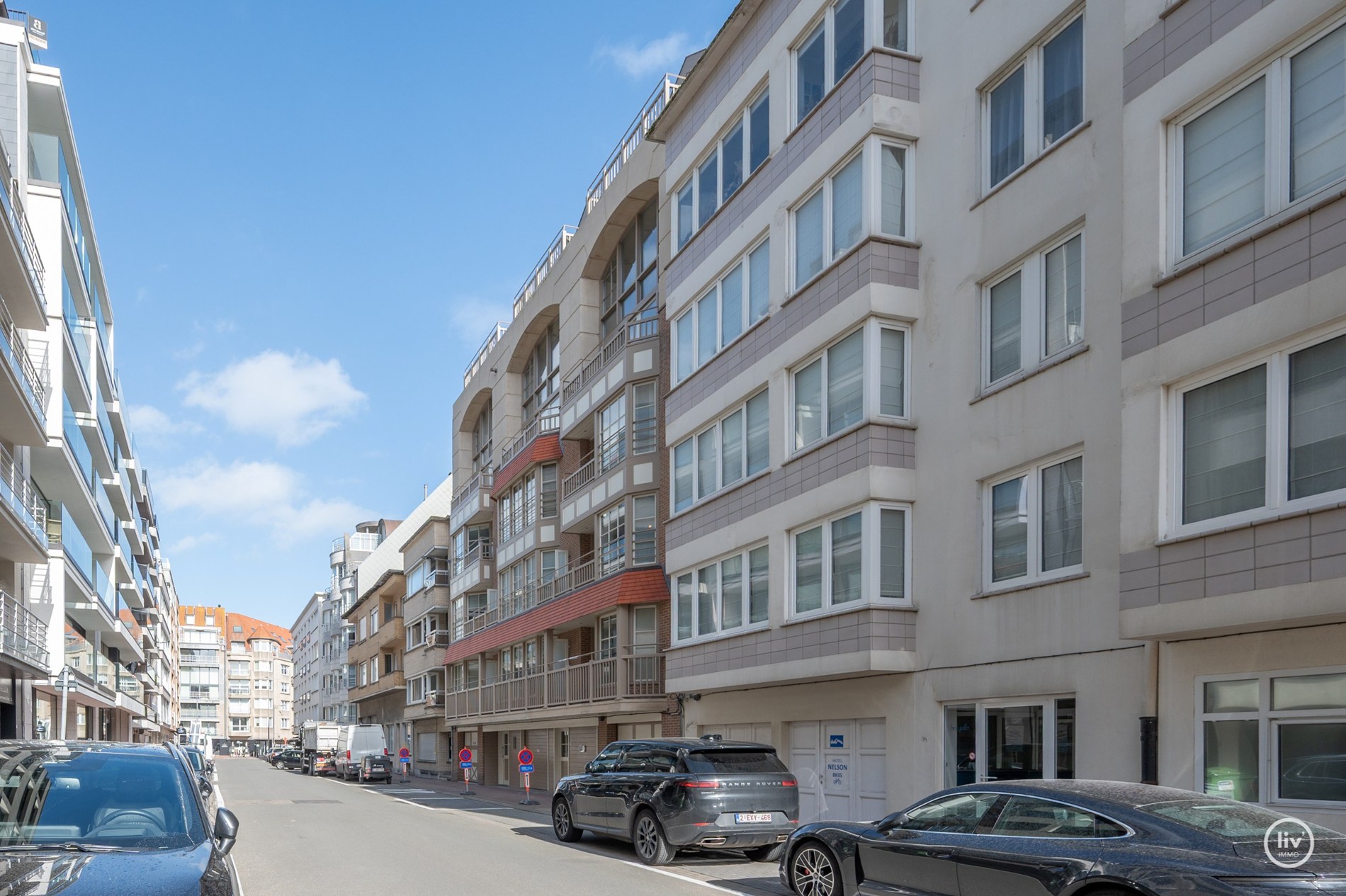 Appartement en duplex de luxe avec mezzanine, idéalement situé dans l'avenue Nellens à Knokke (avec possibilité d'acheter un box garage double intégré) 