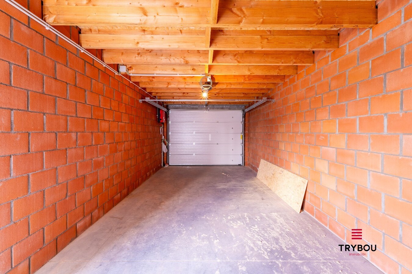 2 hoogwaardig afgewerkte nieuwbouwwoningen met garage 