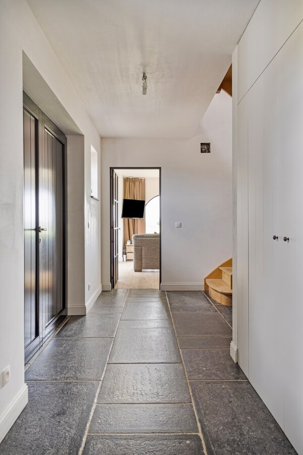 Uitzonderlijk gelegen landelijke villa met bijgebouw 