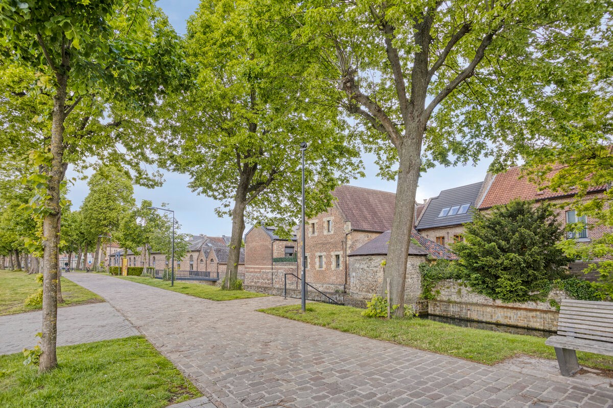 Achtergevel gebouwd op de middeleeuwse omwalling