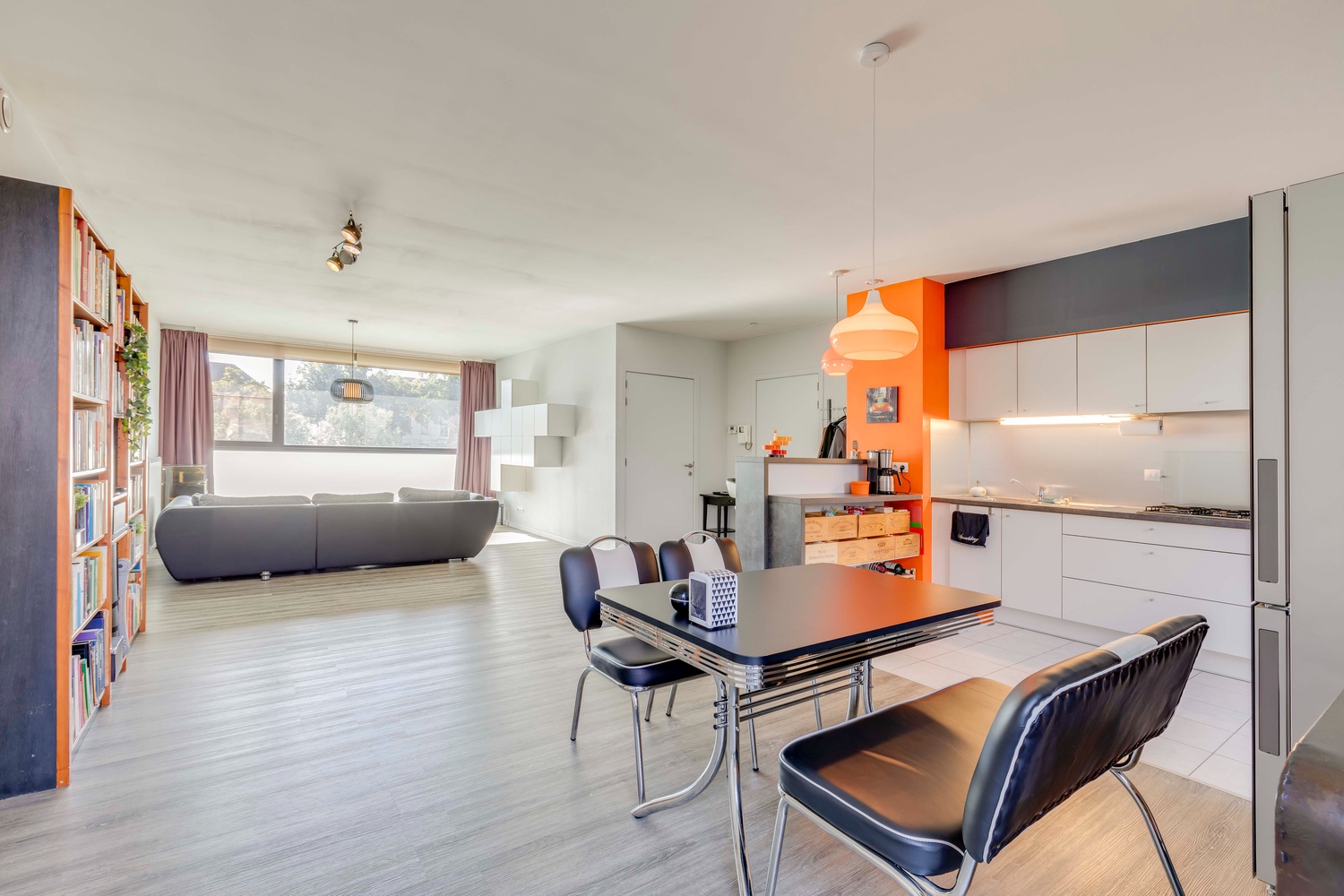 Bel-etage appartement aan het water met mooie tuin! 