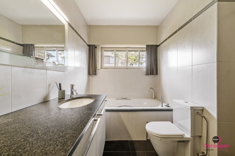 Charmante bungalow, gelegen op een ruim perceel van 626 m² 