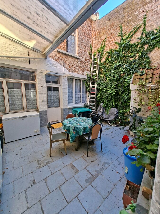 Jolie maIson LOUIS XIV avec cour/terrasse 