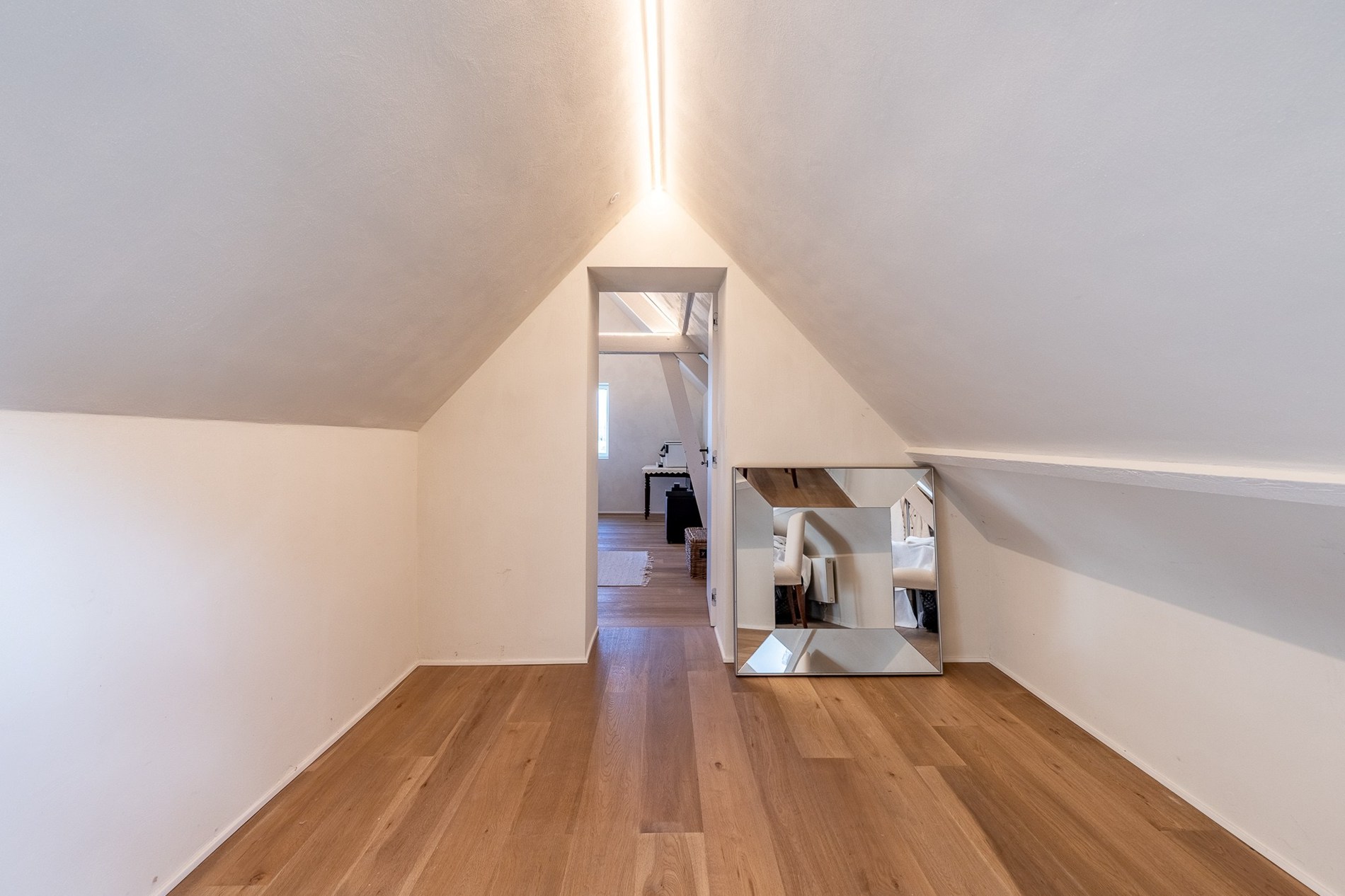 OPENDEURDAG Zaterdag 02/05 - 10u30 - 12u30 (Pereboomstraat 1 te Damme) : Uitzonderlijk gerenoveerde Hoeve met bijhuis op een domein van 1,5 hectare 