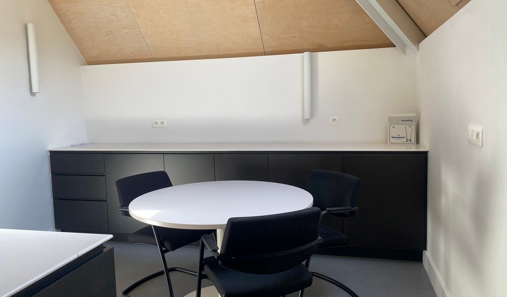 Gemeubelde kantoren in statig herenhuis aan R40 in Gent