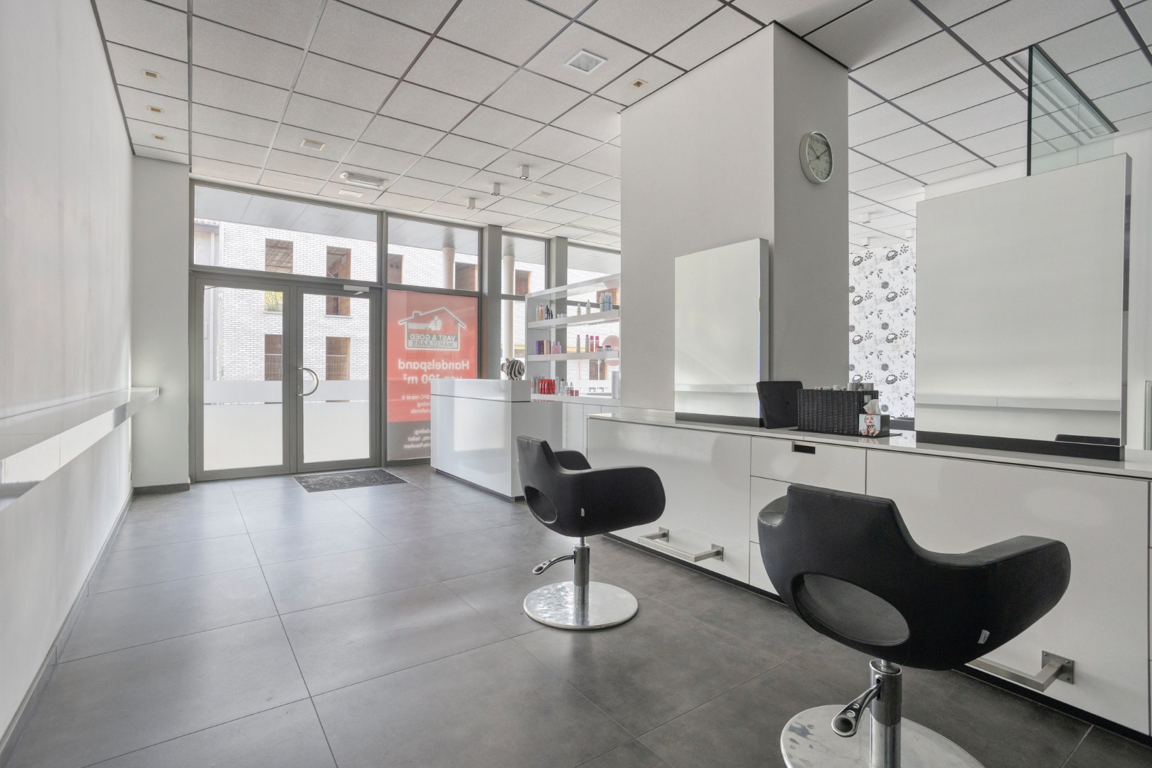 Ruim energiezuinig commercieel pand op toplocatie in centrum Hechtel 