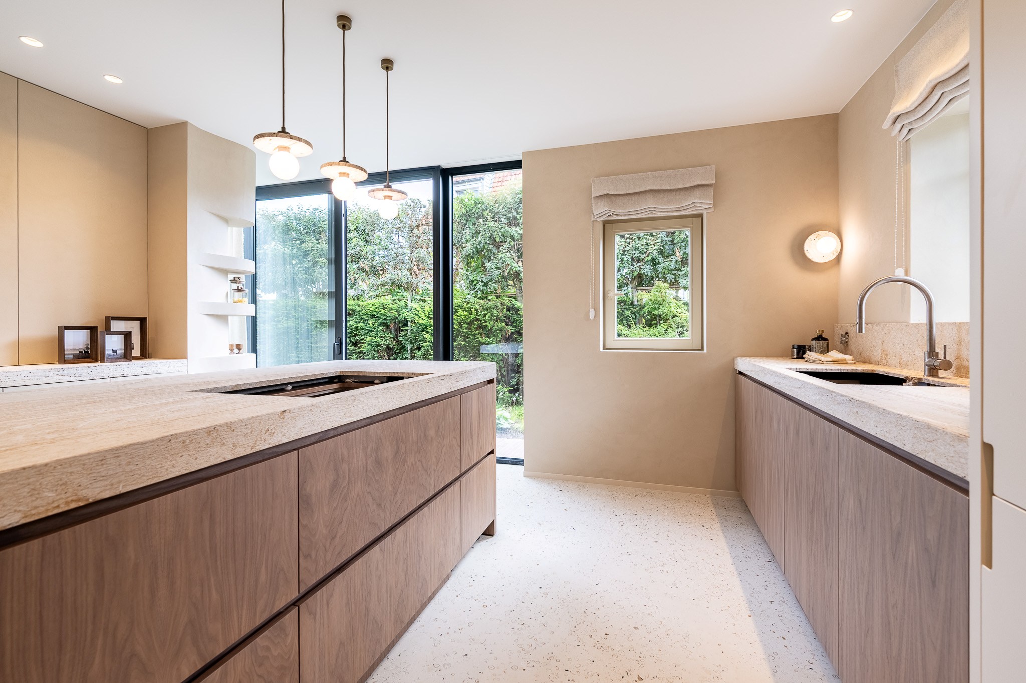 Très luxueuse et charmante villa jumelée rénovée, située à proximité du centre commercial de Knokke. 