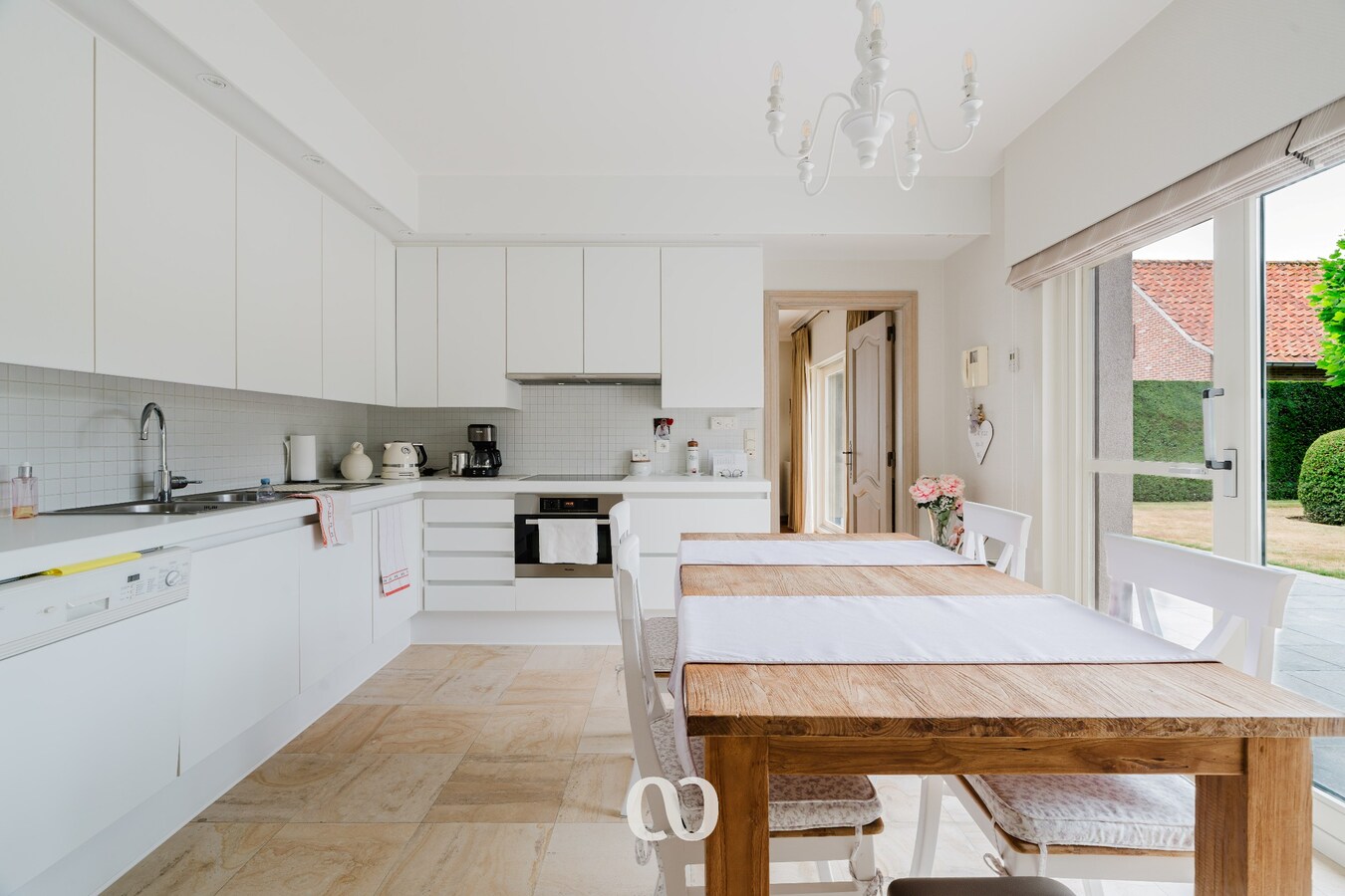Prachtig onderhouden villa op meer dan 2.000 m² in Kaster 