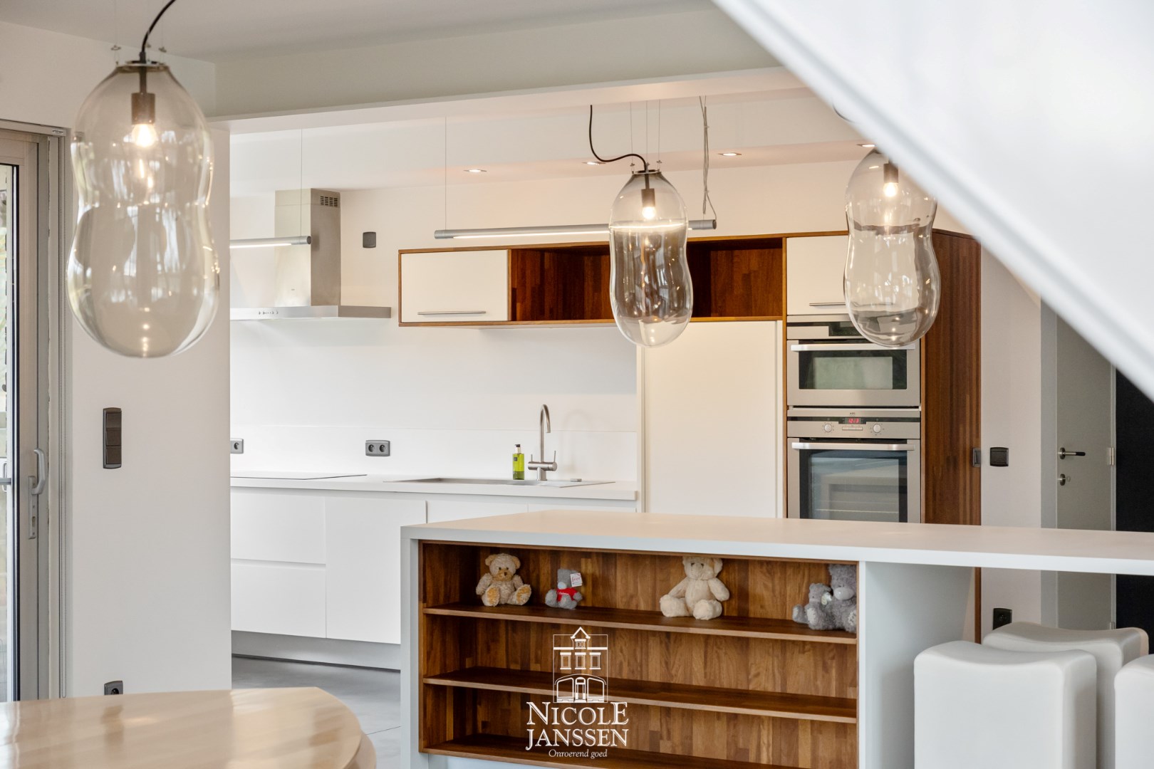 Veel kast- en beweegruimte in de keuken 