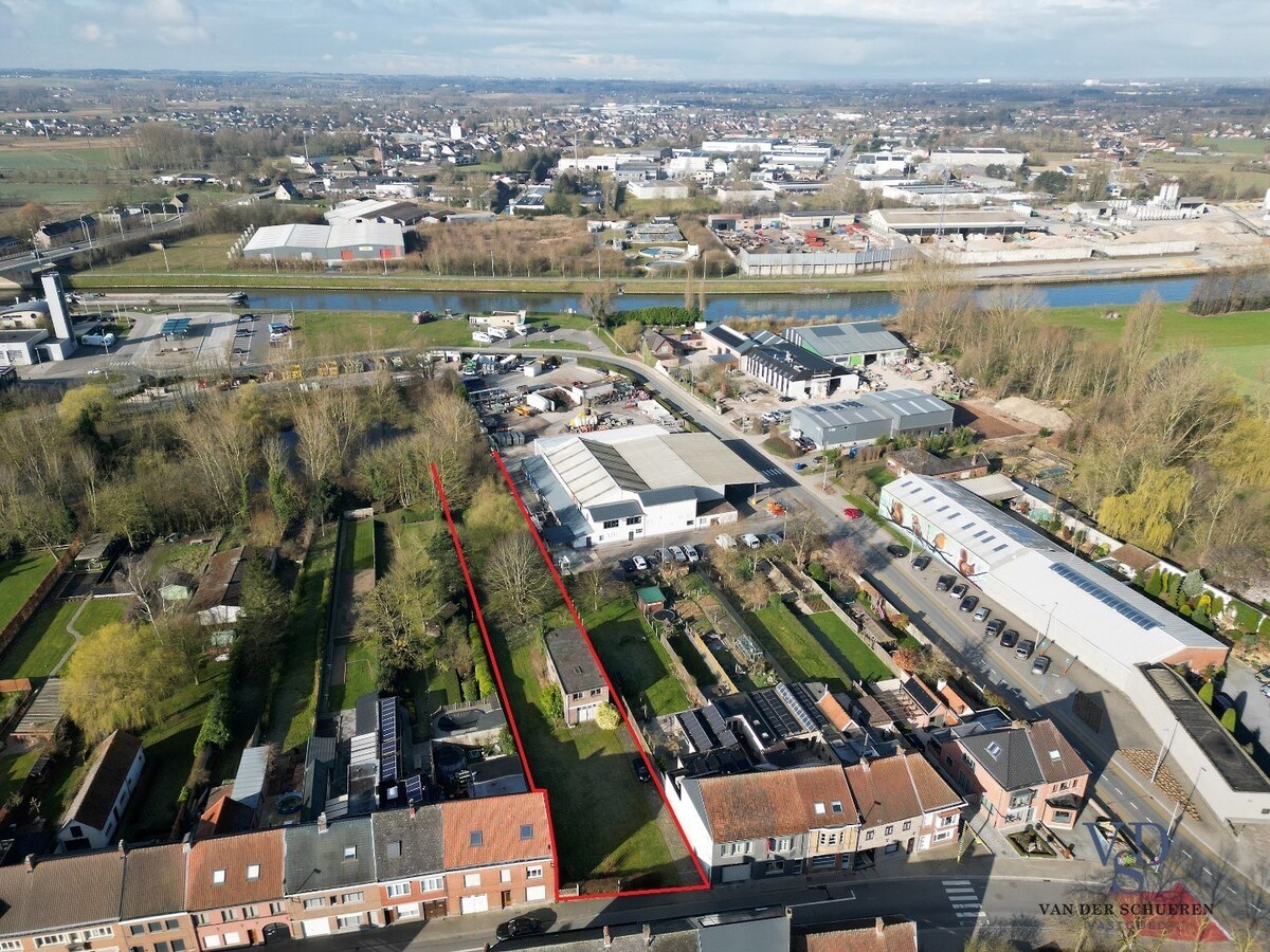 Bouwgrond voor Half Open met bijgebouw. 