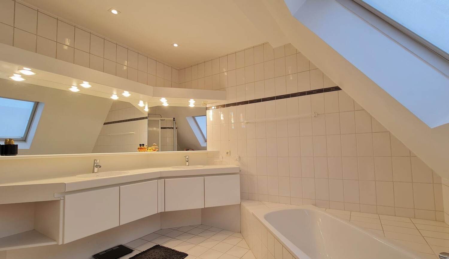 Stijlvolle, instapklare duplex in hartje Maaseik 