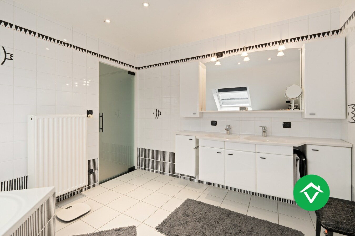 Stijlvolle alleenstaande villa met luxueus interieur en vier slaapkamers te Roeselare 